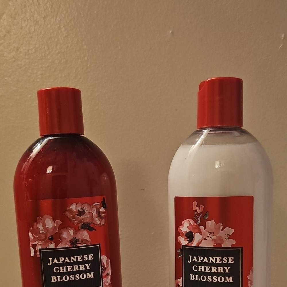 Japanese Cherry Blossom Shampoo And Conditioner Set - Red and White